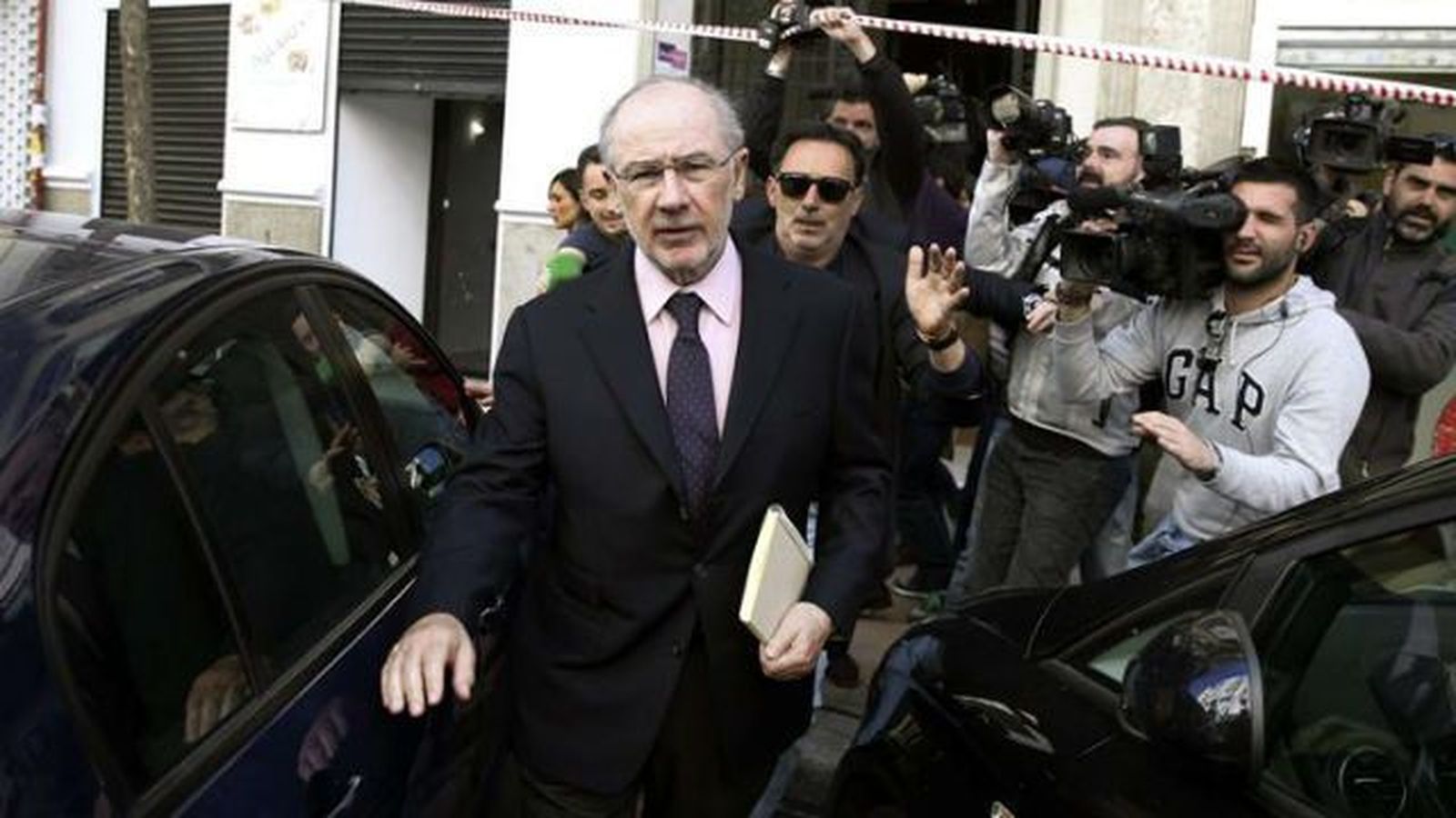Anticorrupción investigará a Rato por cinco delitos fiscales y blanqueo