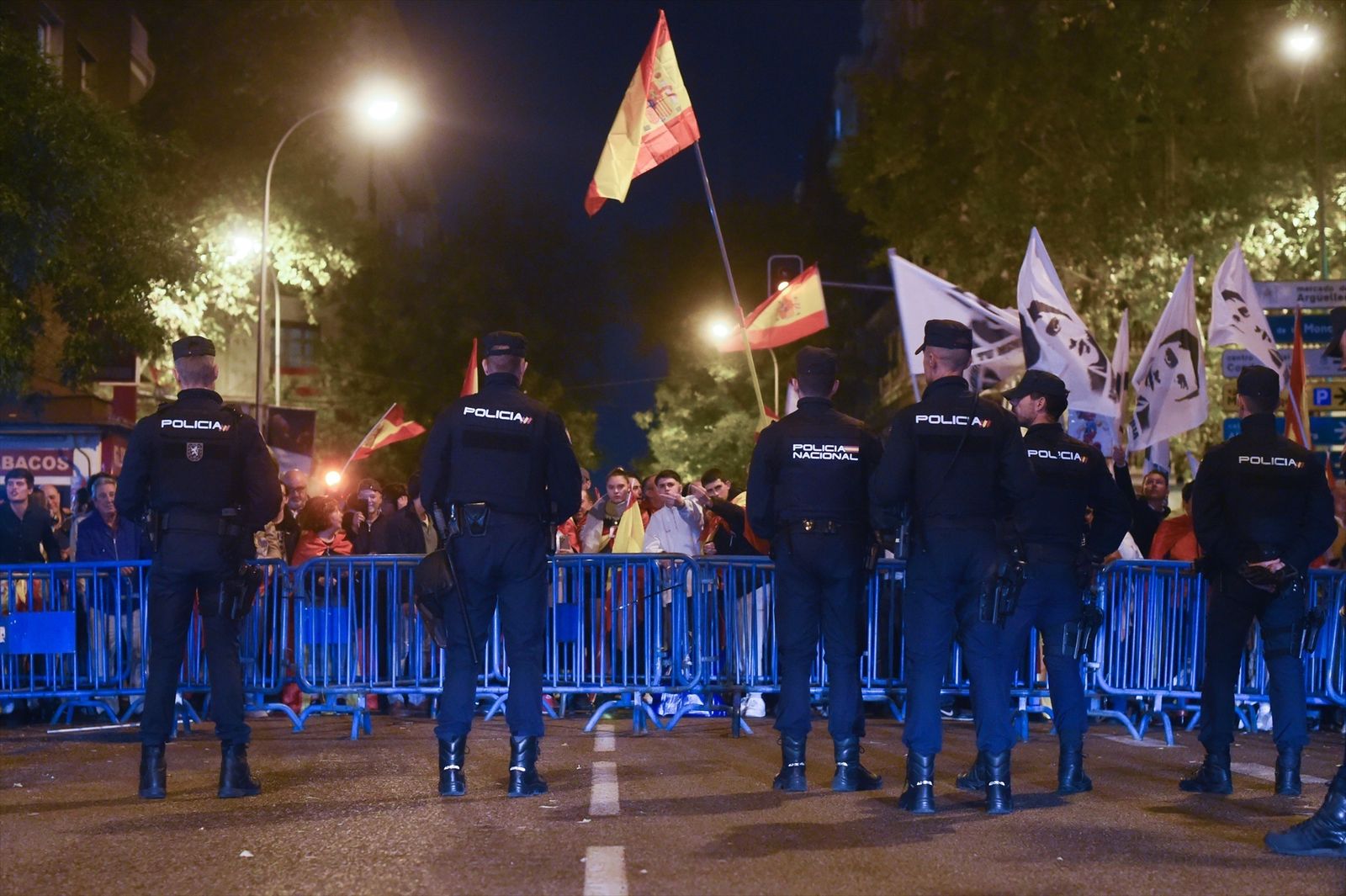 La Policía incauta a un militar una pistola en un filtro de la protesta en Ferraz del sábado