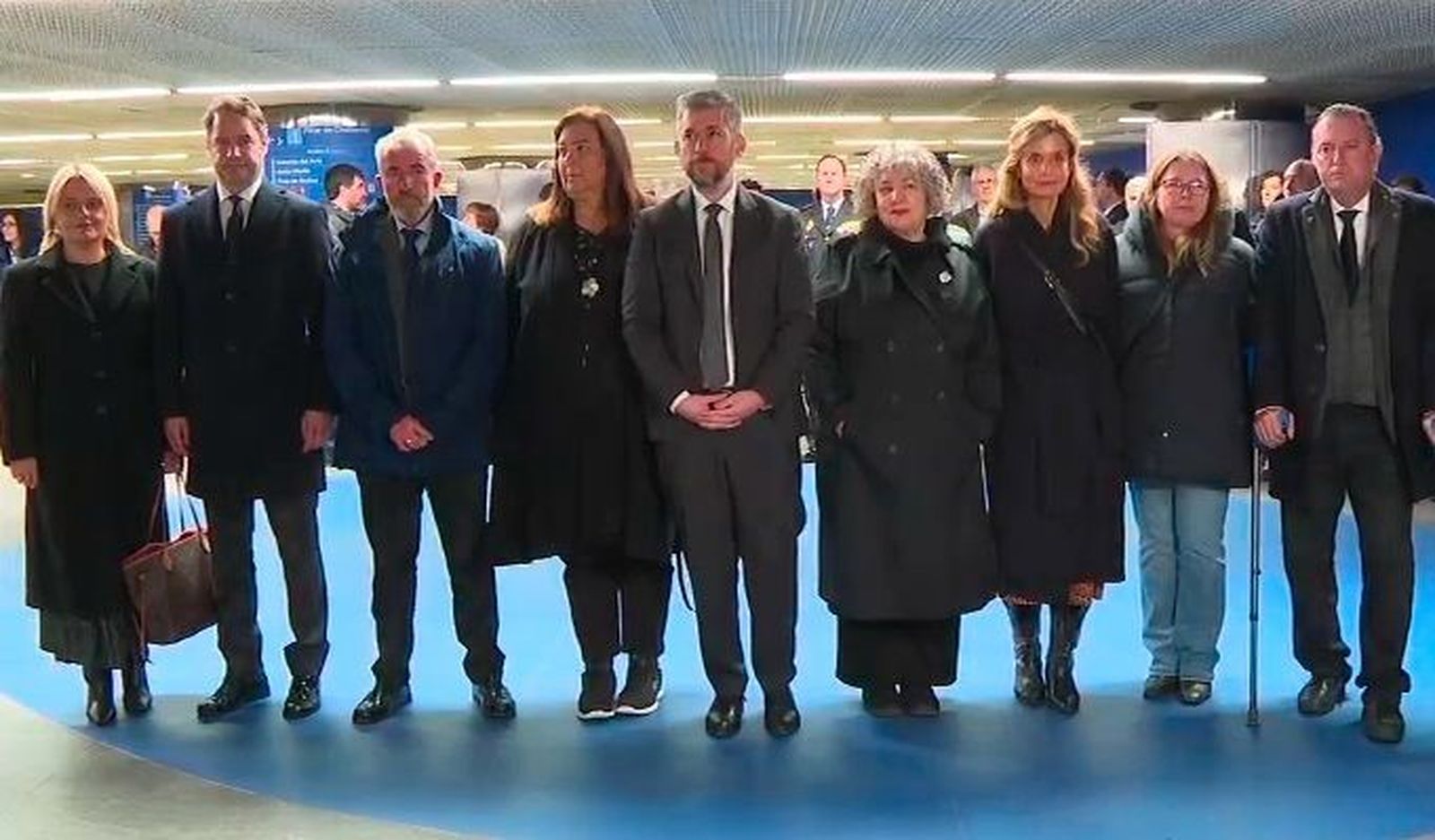 Instalan una nueva placa y un soporte para flores y velas en el memorial del 11-M en Atocha