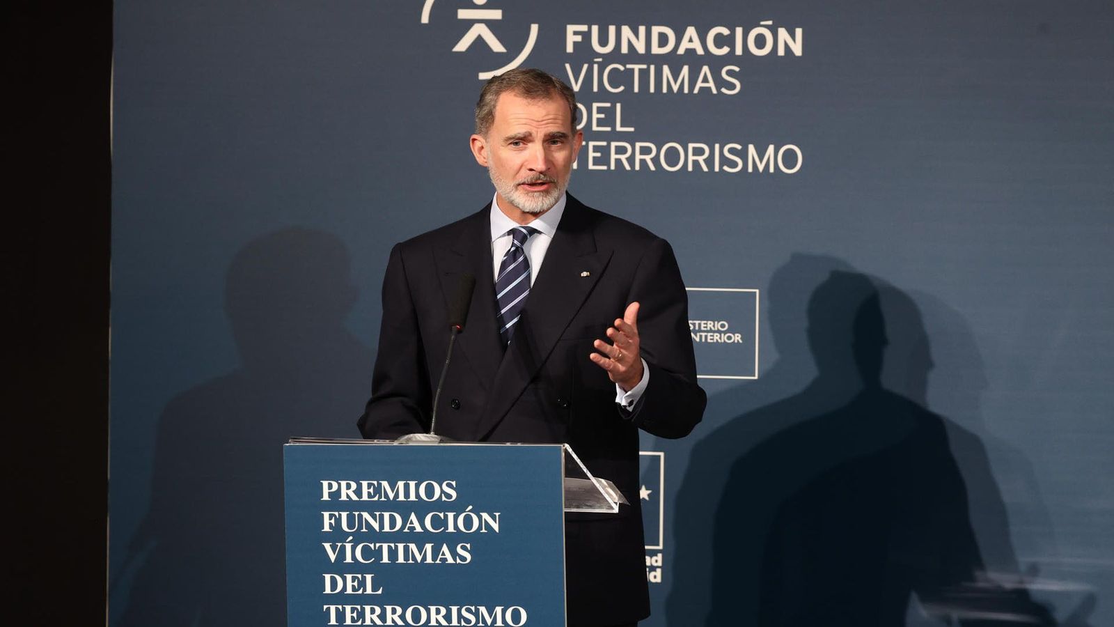 El rey, sobre las víctimas del terrorismo: “Dignificáis la democracia”