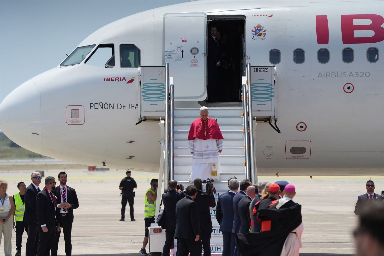 El papa León XIV aterriza en Barcelona para iniciar su visita de dos días a Cataluña