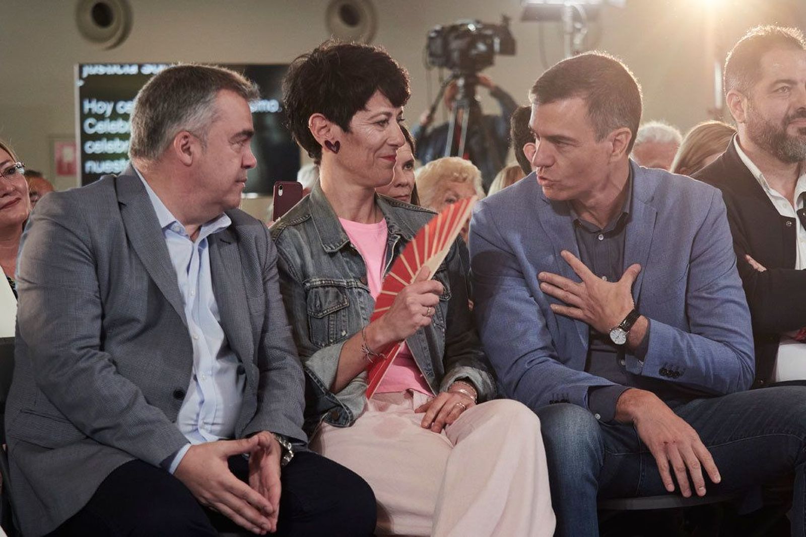 Sánchez apoya que se exija el catalán para obtener el permiso de residencia en Cataluña