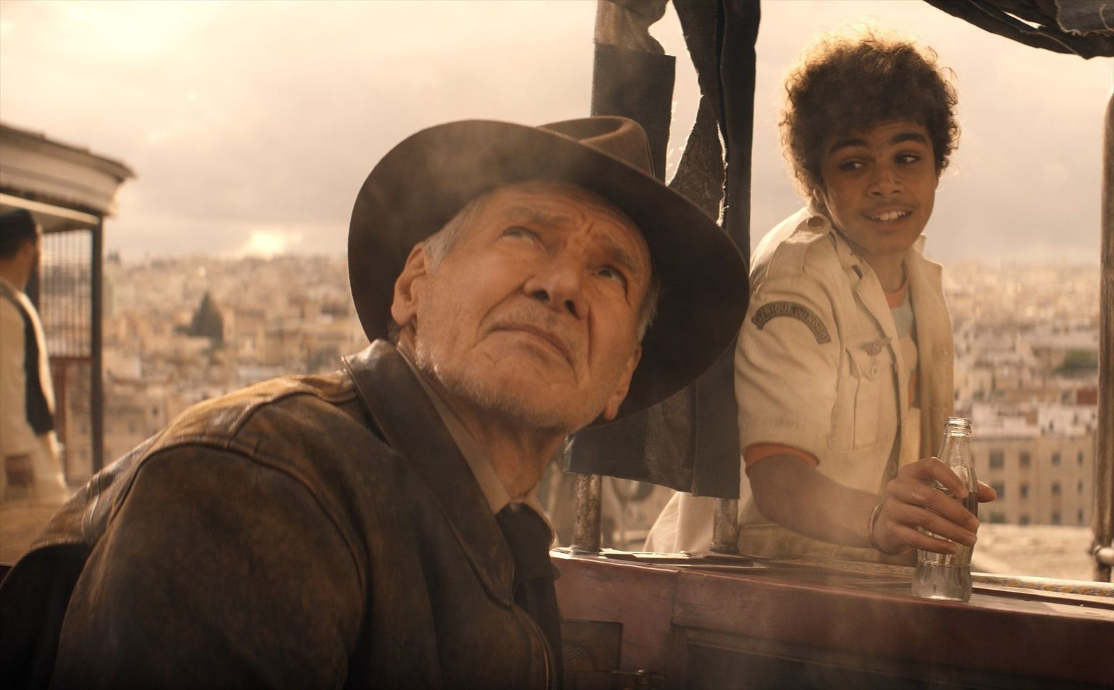 Llega a los cines esa "especie de locura" que es 'Indiana Jones y el Dial del Destino'