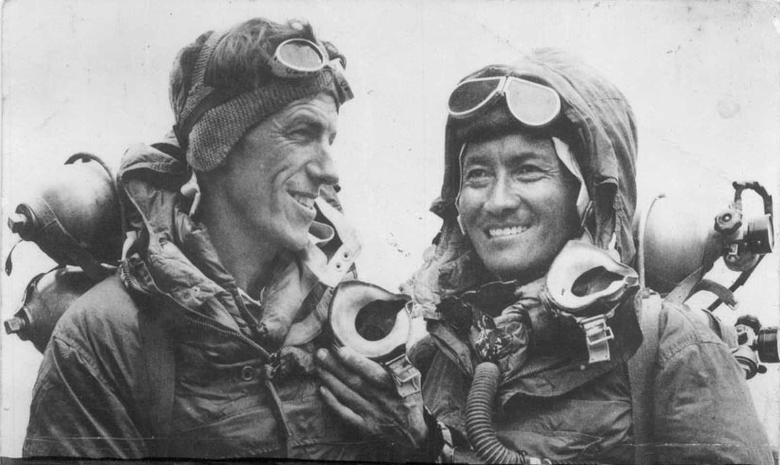 Edmund Hilary y Tenzing Norgay, conquistadores del Everest el mismo año de la coronación de Isabel II