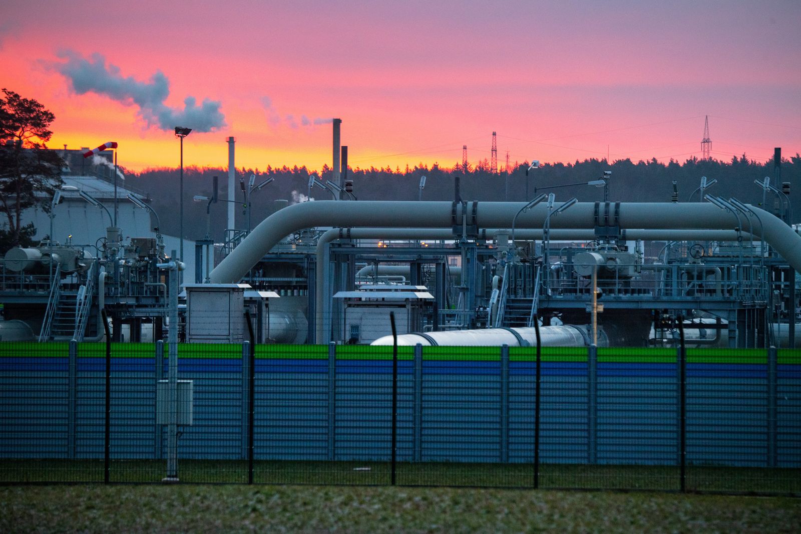 Vista general de los sistemas de tuberías y dispositivos de cierre en la estación receptora de gas del gasoducto Nord Stream 2 del Mar Báltico