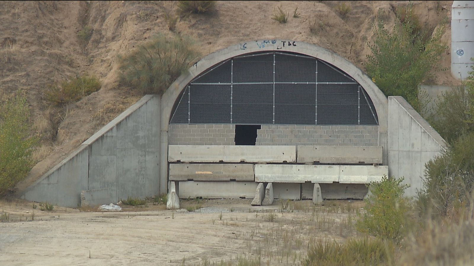 Boca del túnel clausurado en la línea de Cercanías Móstoles-Navalcarnero