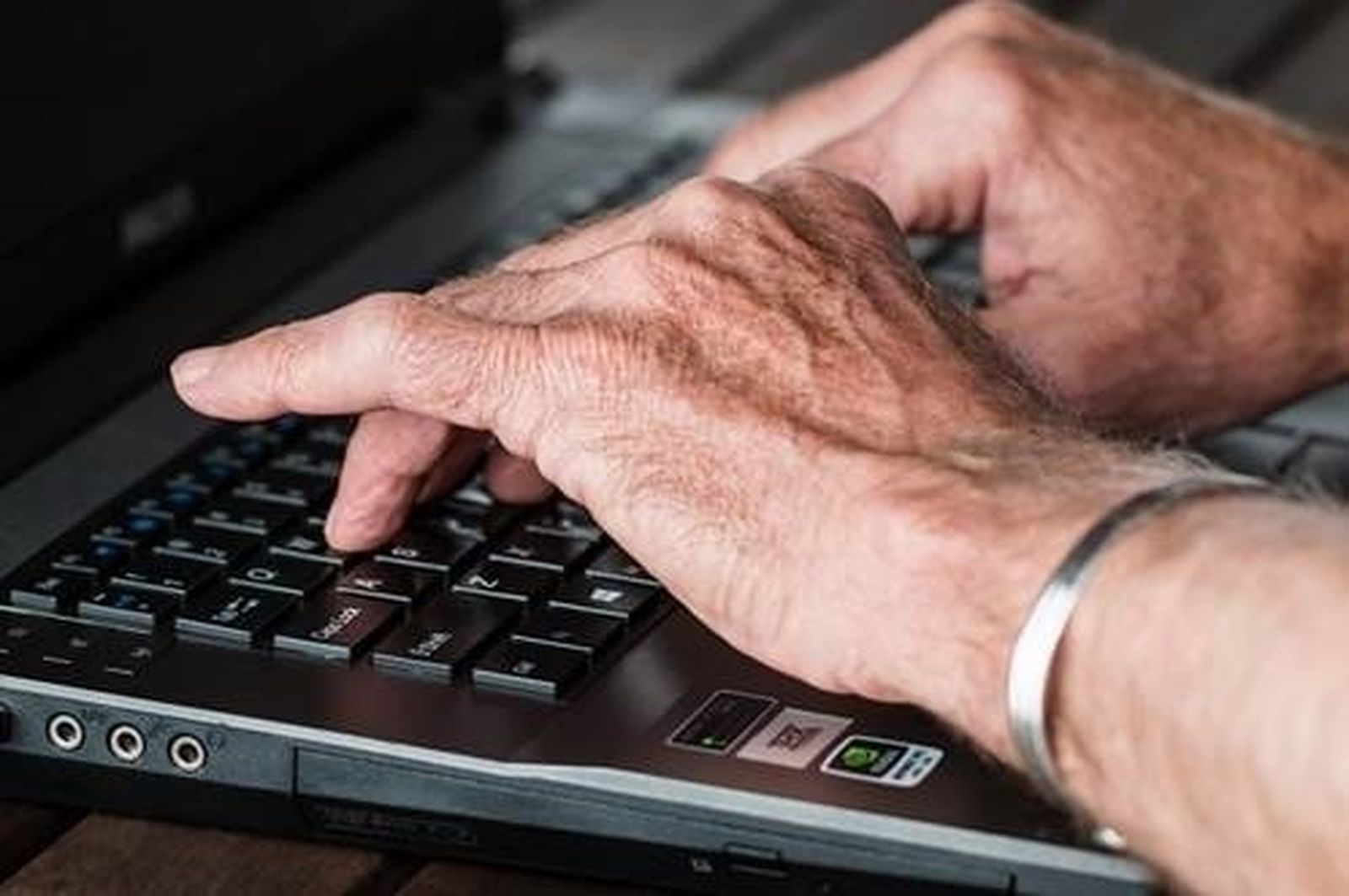 El 30% de los mayores de 65 años no utiliza internet.