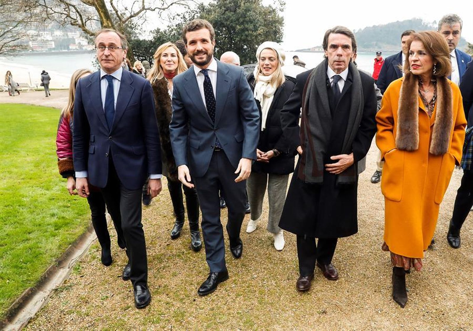 Alfonso Alonso (i) con Pablo Casado, José María Azna y Ana Botella