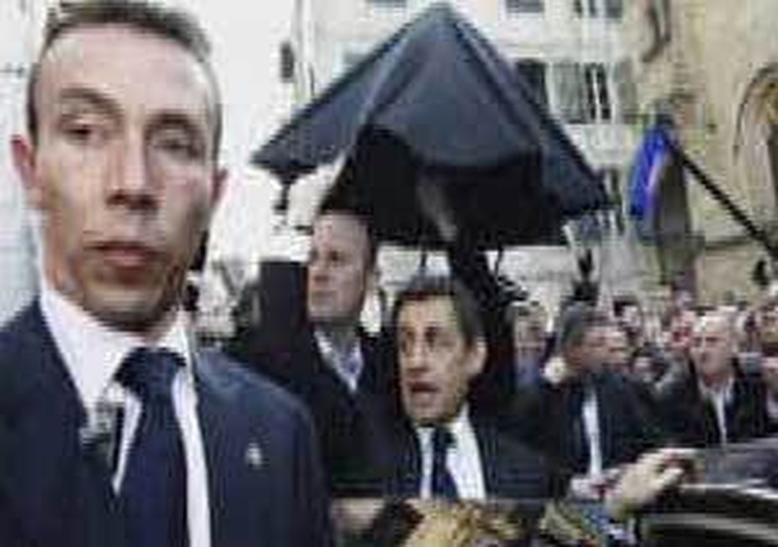 Sarkozy recibido con pitidos y abucheos en su visita al País Vasco francés