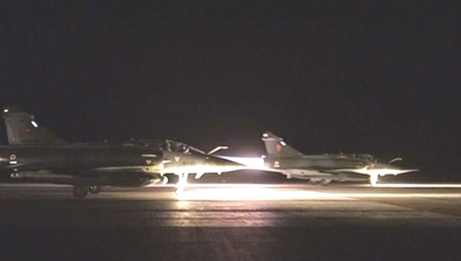 Francia bombardea el Estado Islámico en Siria, donde se planificaron los atentados