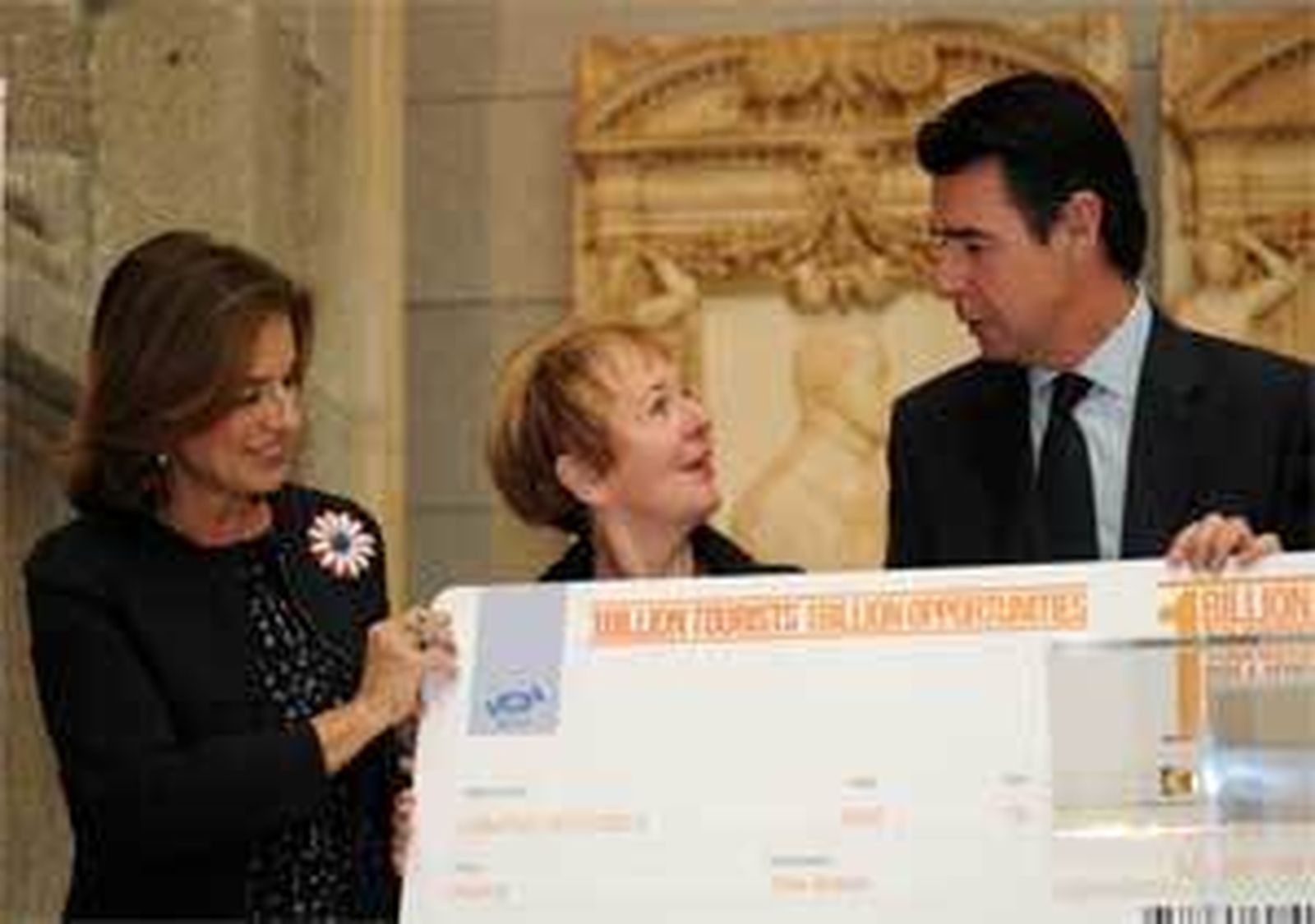 Una jubilada británica de visita en Madrid turista mil millones