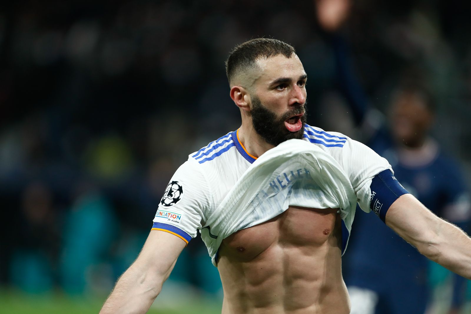 Benzema celebra un gol frente al PSG en Champions