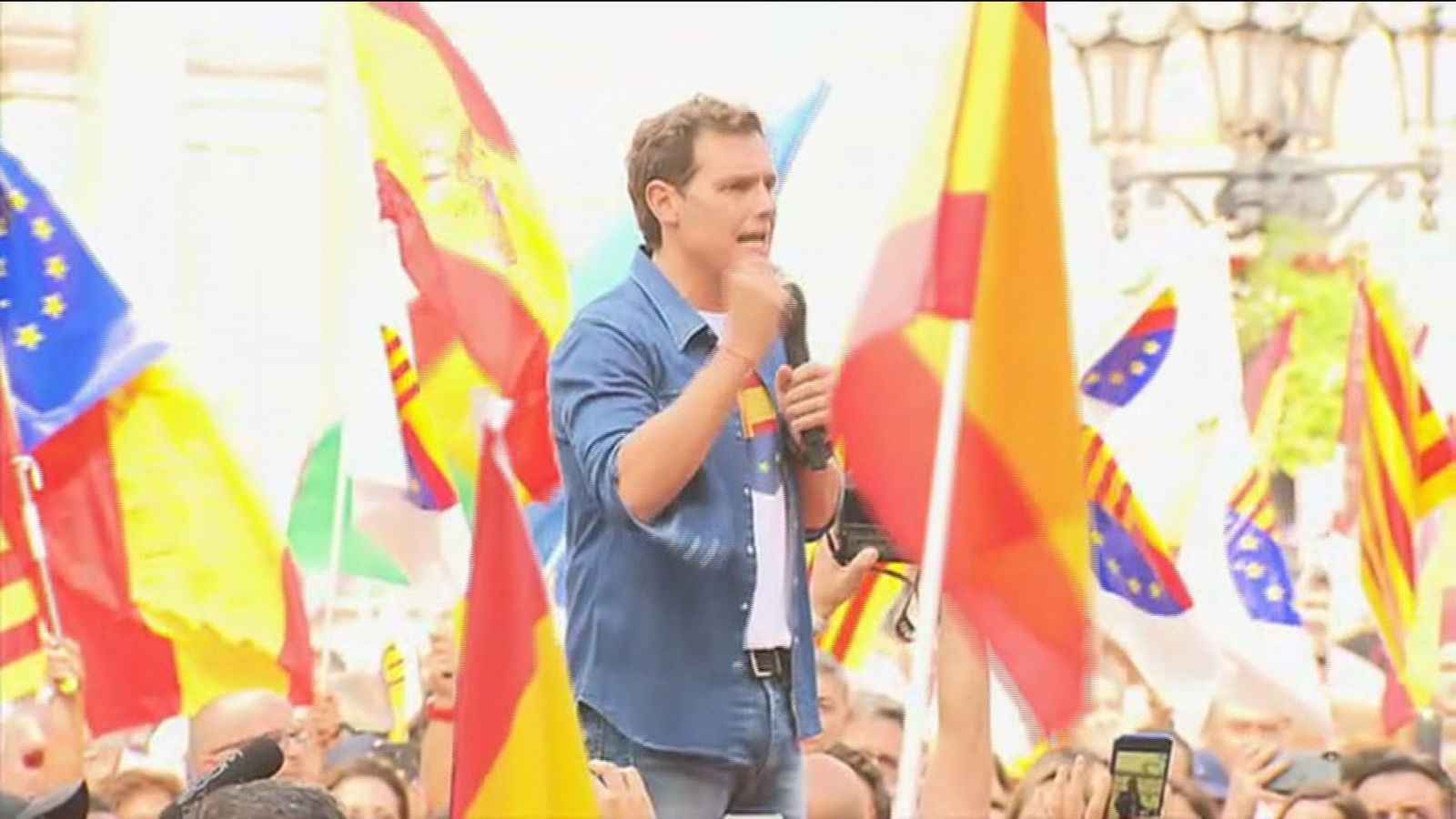 Rivera promete cárcel a quienes intenten "romper" España tras los altercados