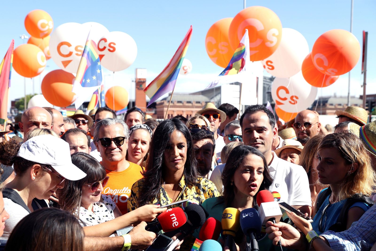 La portavoz de Ciudadanos, Inés Arrimadas, junto al líder de Cs en la Comunidad de Madrid, Ignacio Aguado, y la vicealcaldesa de Madrid, Begoña Villacís