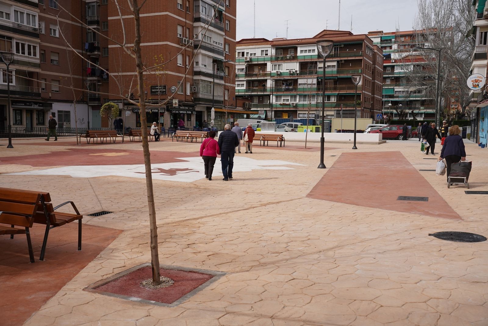 Nueva imagen de la plaza entre las calles Bureba y Rioja del barrio de Zarzaquemada, en Leganés