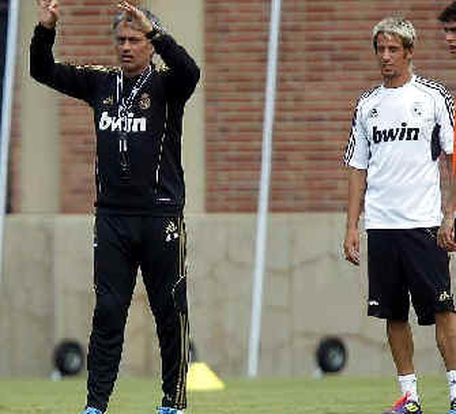 Mourinho trabaja la estrategia antes del debut de pretemporada frente a Los Angeles Galaxy