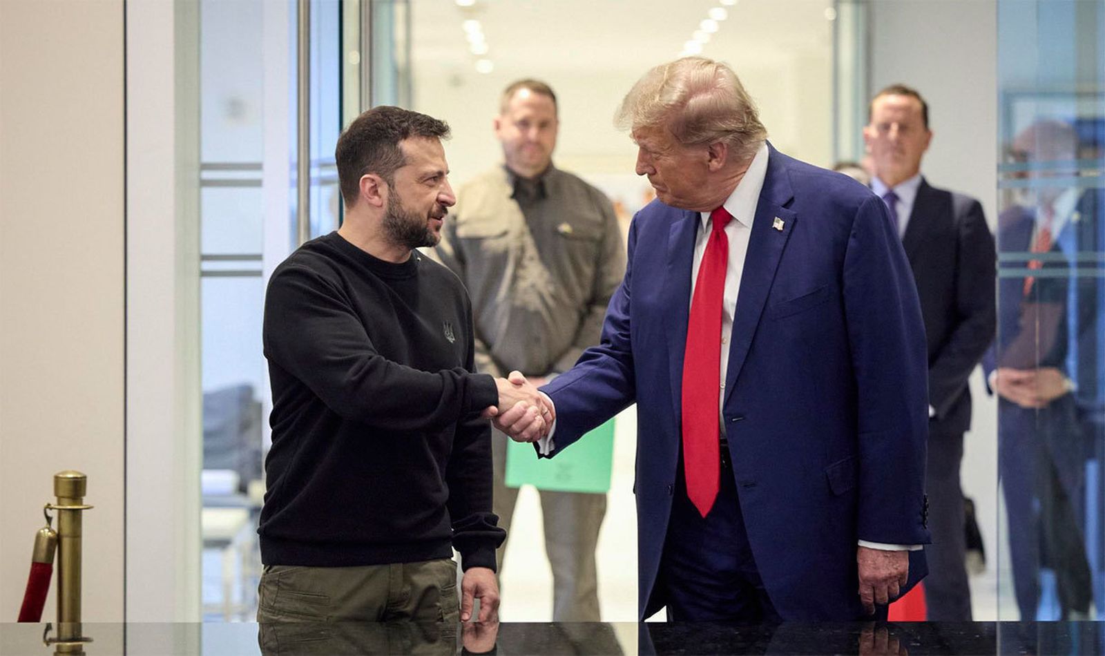 Trump llama "dictador" a Zelenski y le avisa que si no actúa "rápido" su país desaparecerá
