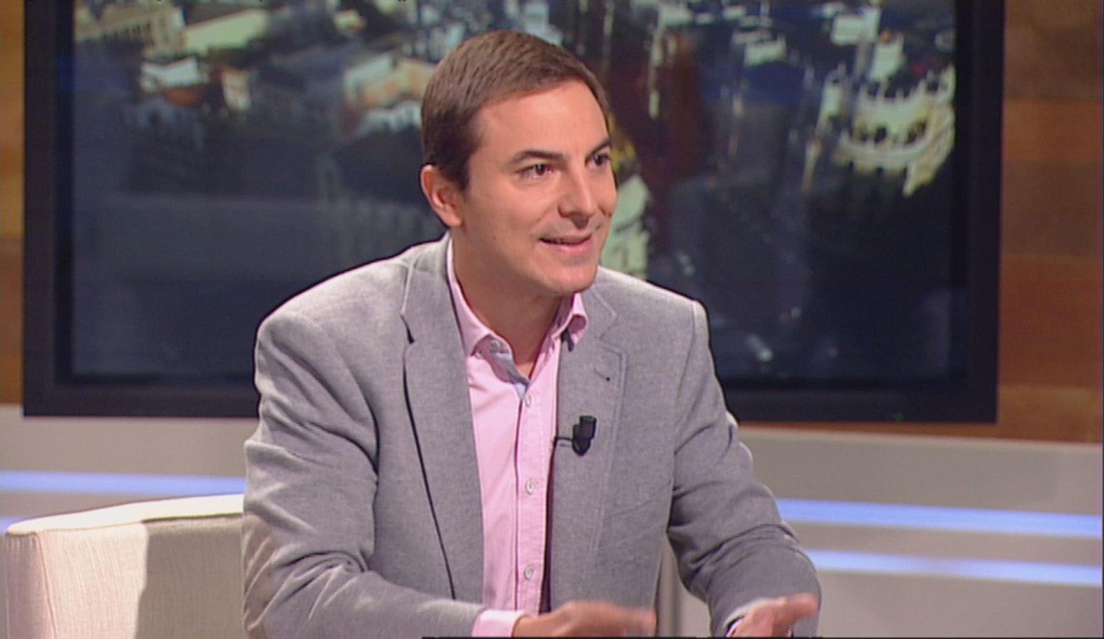 Juan Lobato: “No es incompatible recuperar el voto de la izquierda y el del centro”