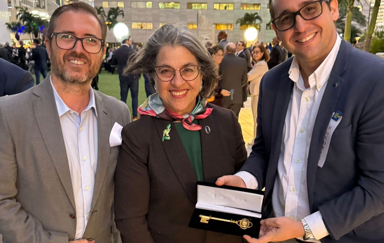 Entrega de las llaves de la ciudad de Miami a la empresa Let's Prototype con sede en San Sebastián de los Reyes