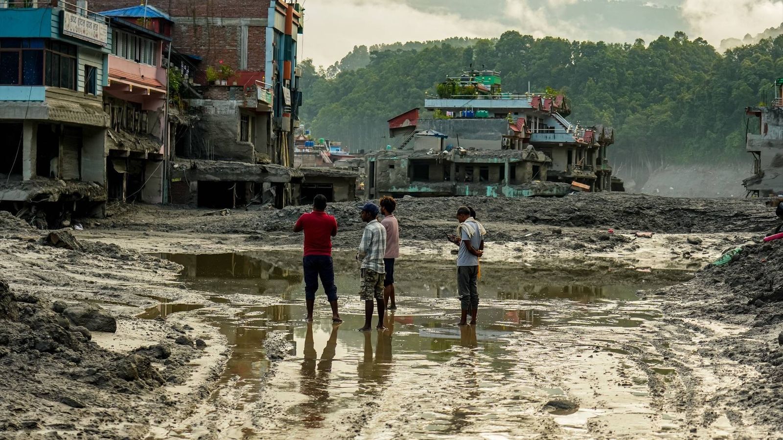 Asentamientos cercanos al río Bhotekoshi afectados por la riada en Nepal