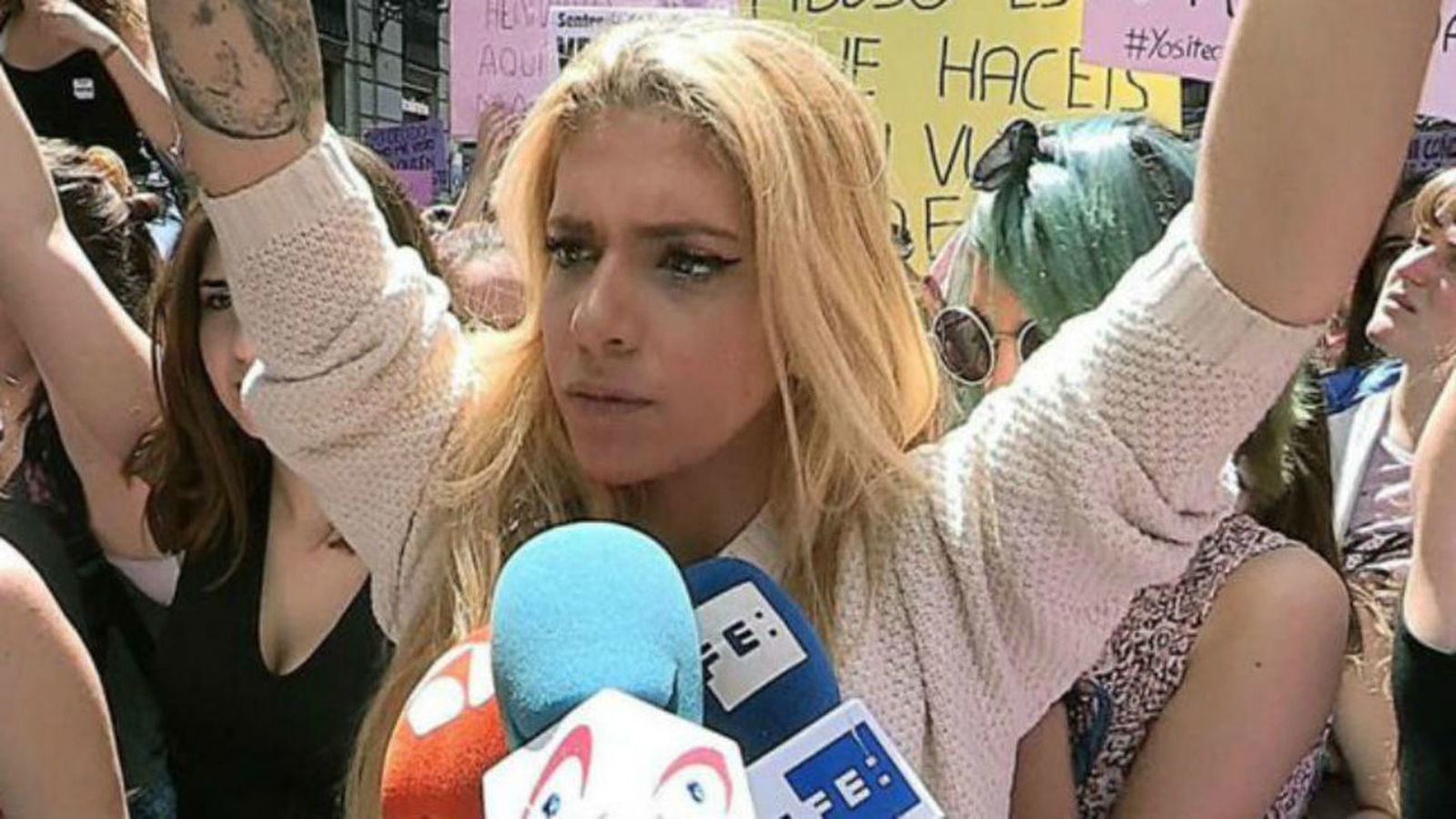 Valeria Quer ante la prensa