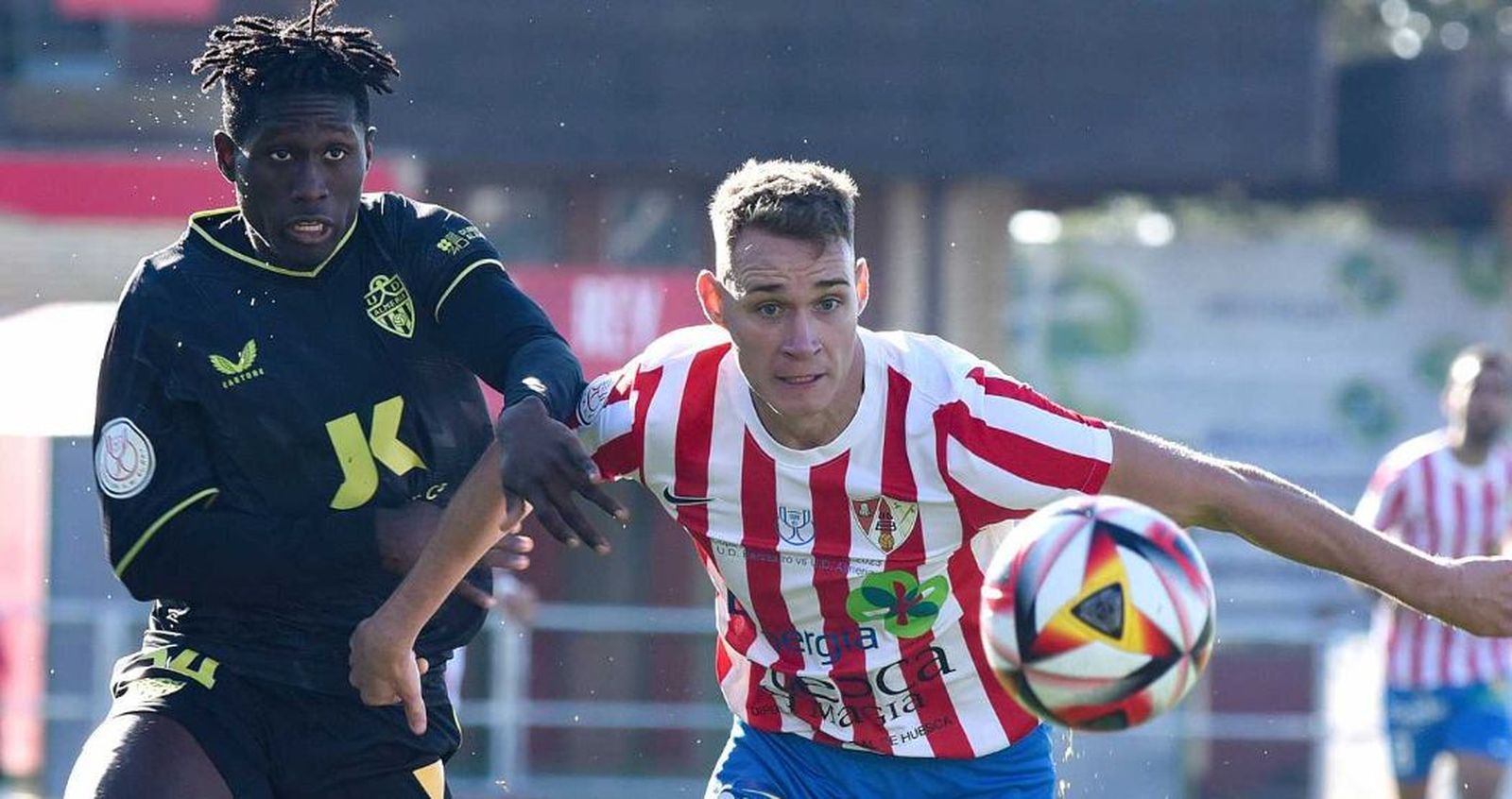 Un momento del encuentro entre el Barbastro y el Almería de Copa del Rey