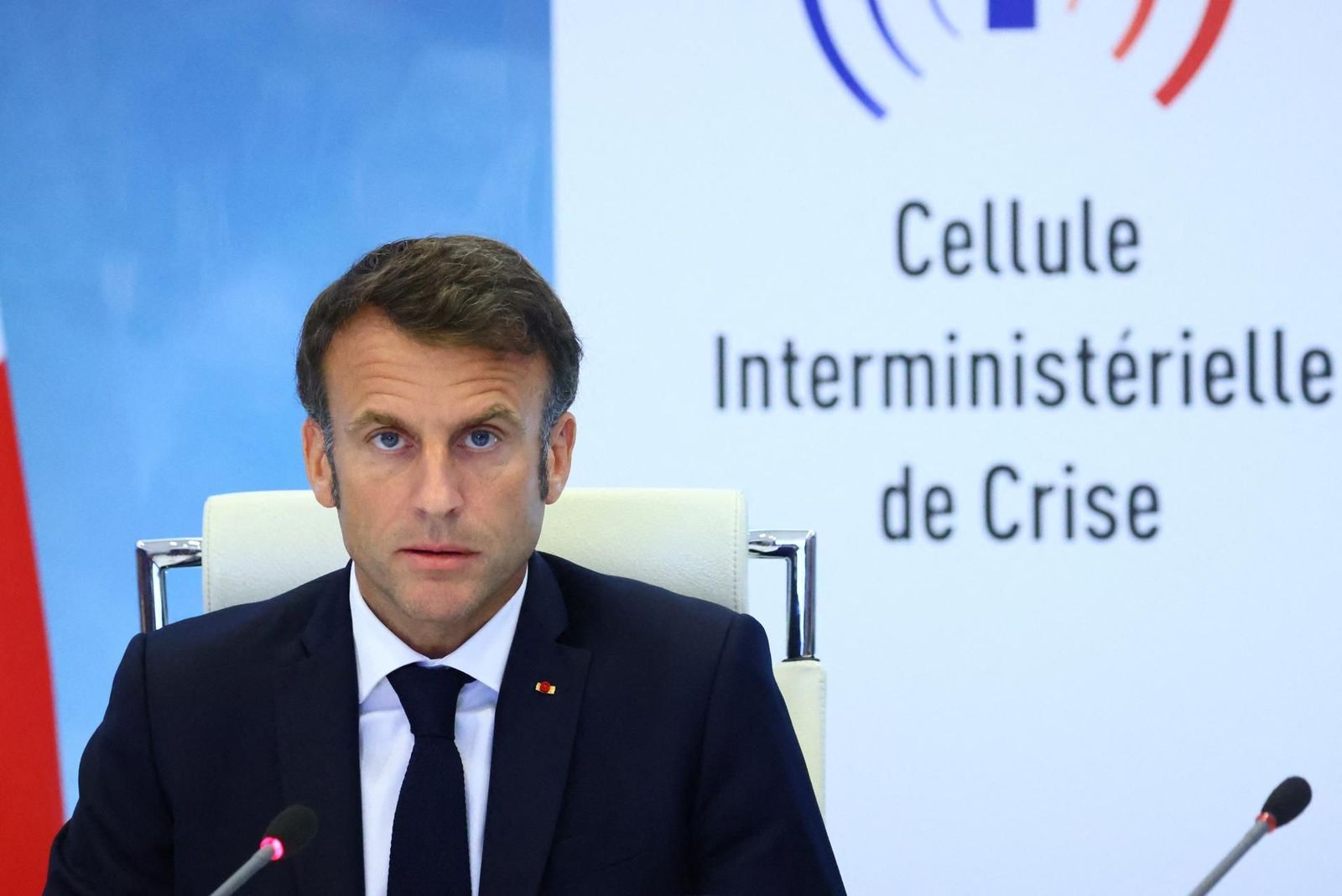 Macron pide "responsabilidad" a los padres para rebajar la tensión en Francia