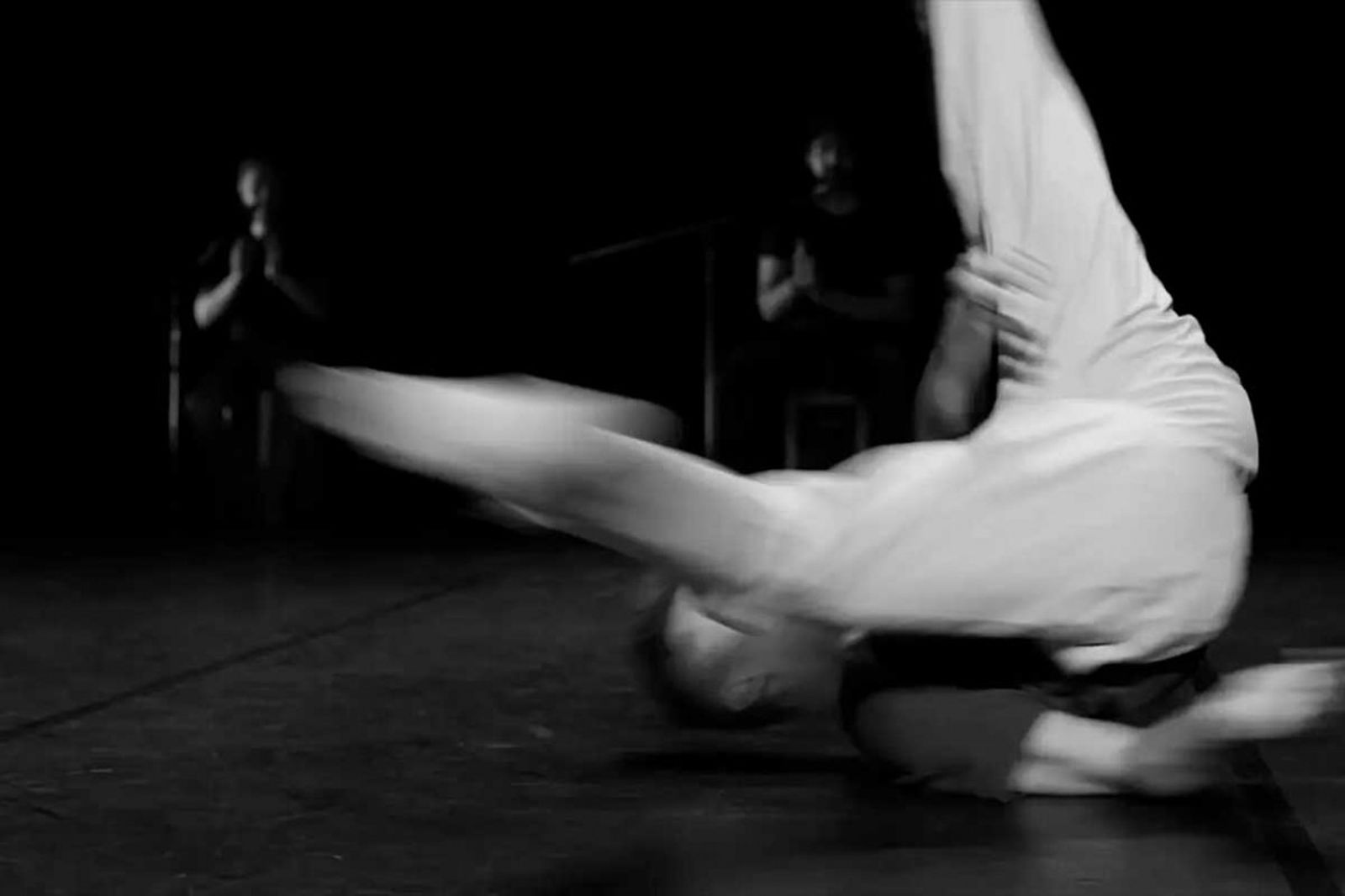 El bailarín Jesús Rubio actúa en Condeduque con 'Acciones Sencillas', espectáculo de danza contemporánea