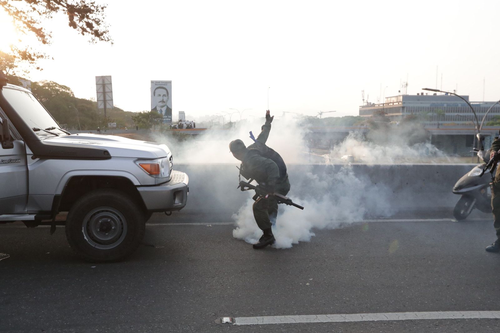 Lanzamiento de gases lacrimógenos en Caracas