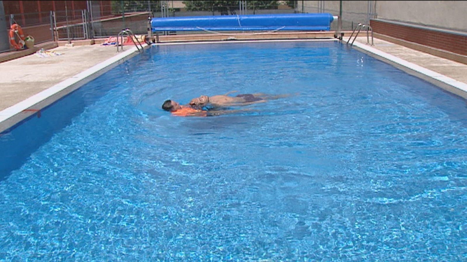 Las piscinas privadas de Madrid afrontan el verano con la falta de socorristas