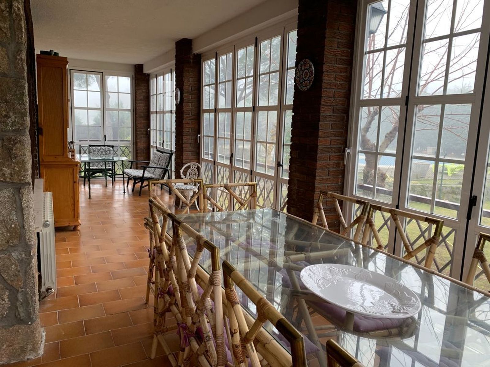 Su lugar favorito es esta terraza cerrada en donde se celebran las mejores reuniones familiares.