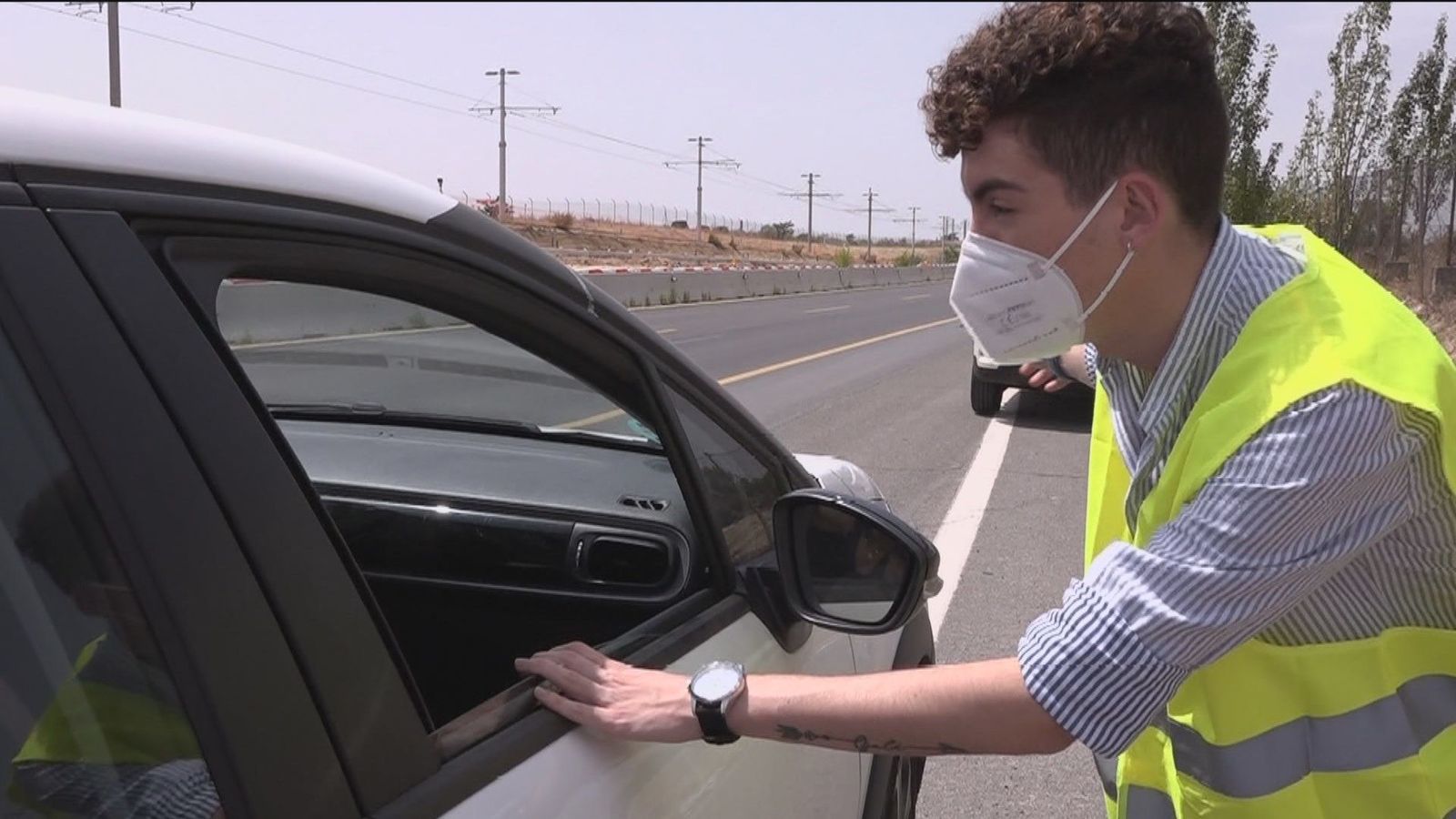 ¿Pararías si encuentras un coche averiado en un arcén?