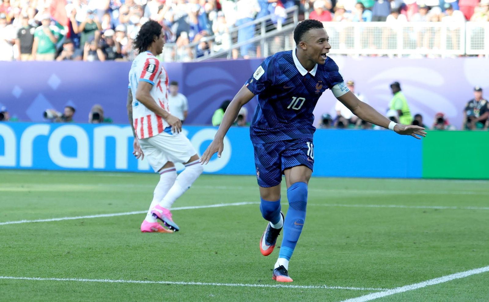 Mbappé ante Paraguay
