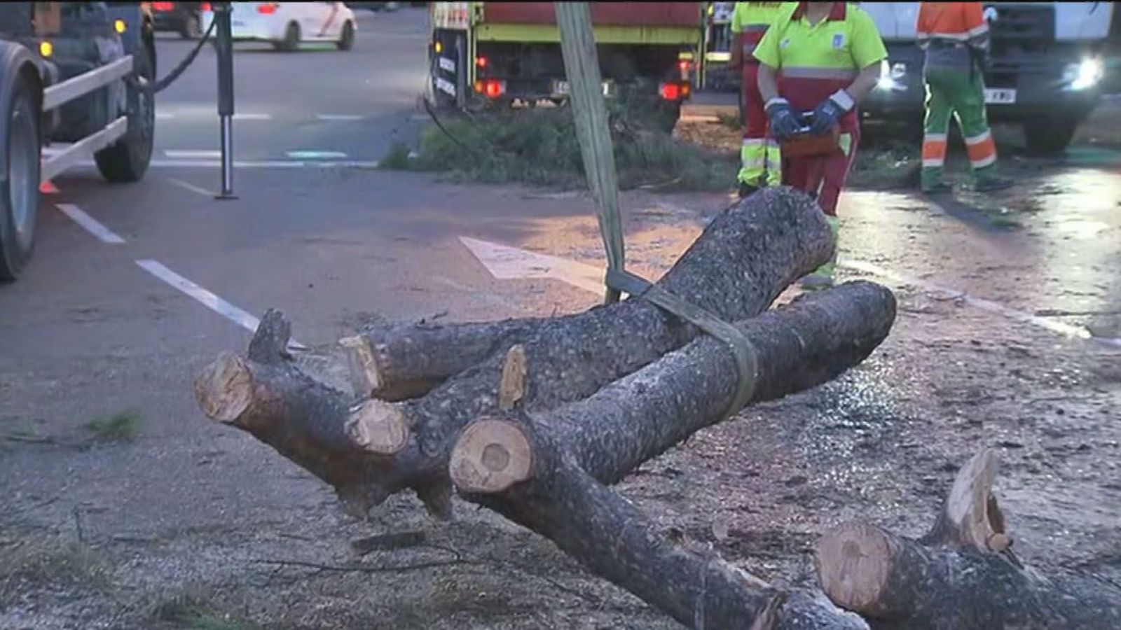 Habilitan dos carriles en sentido contrario para subir en dirección norte por la Castellana