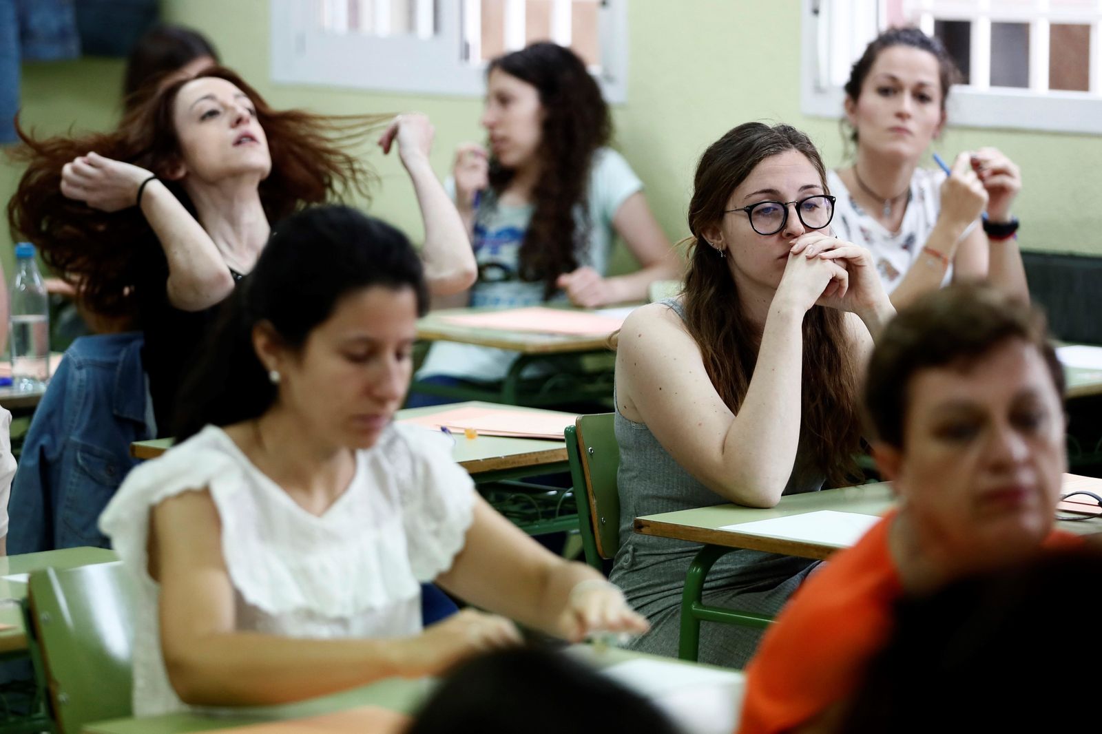 Oposición a Maestro con varias profesoras justo antes del examen
