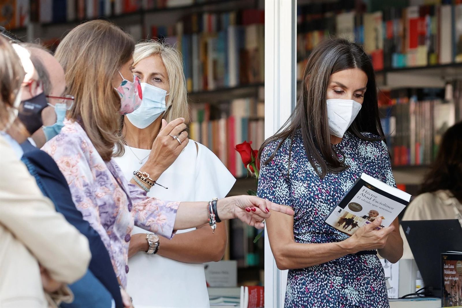La Reina inaugura una Feria del Libro con buenas previsiones para el sector