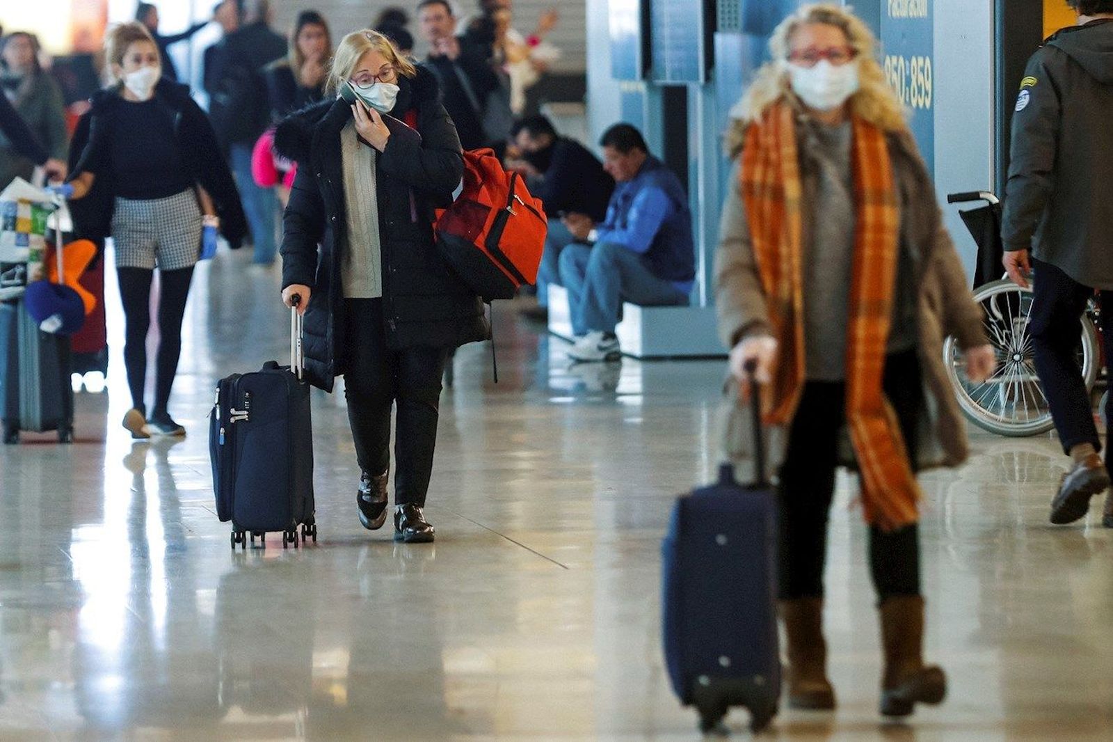 ¿Puedo ir a recoger a un familiar al aeropuerto en coche privado?