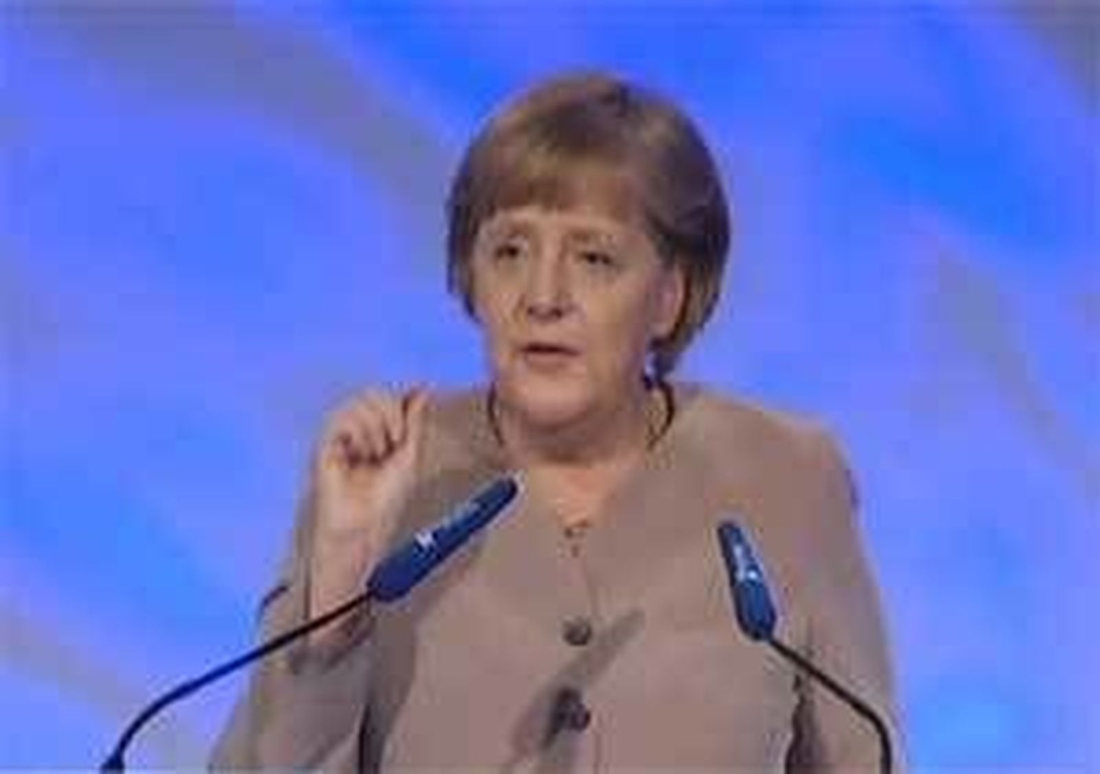 Merkel afirma que la ayuda a España tendrá una "condicionalidad" diferente