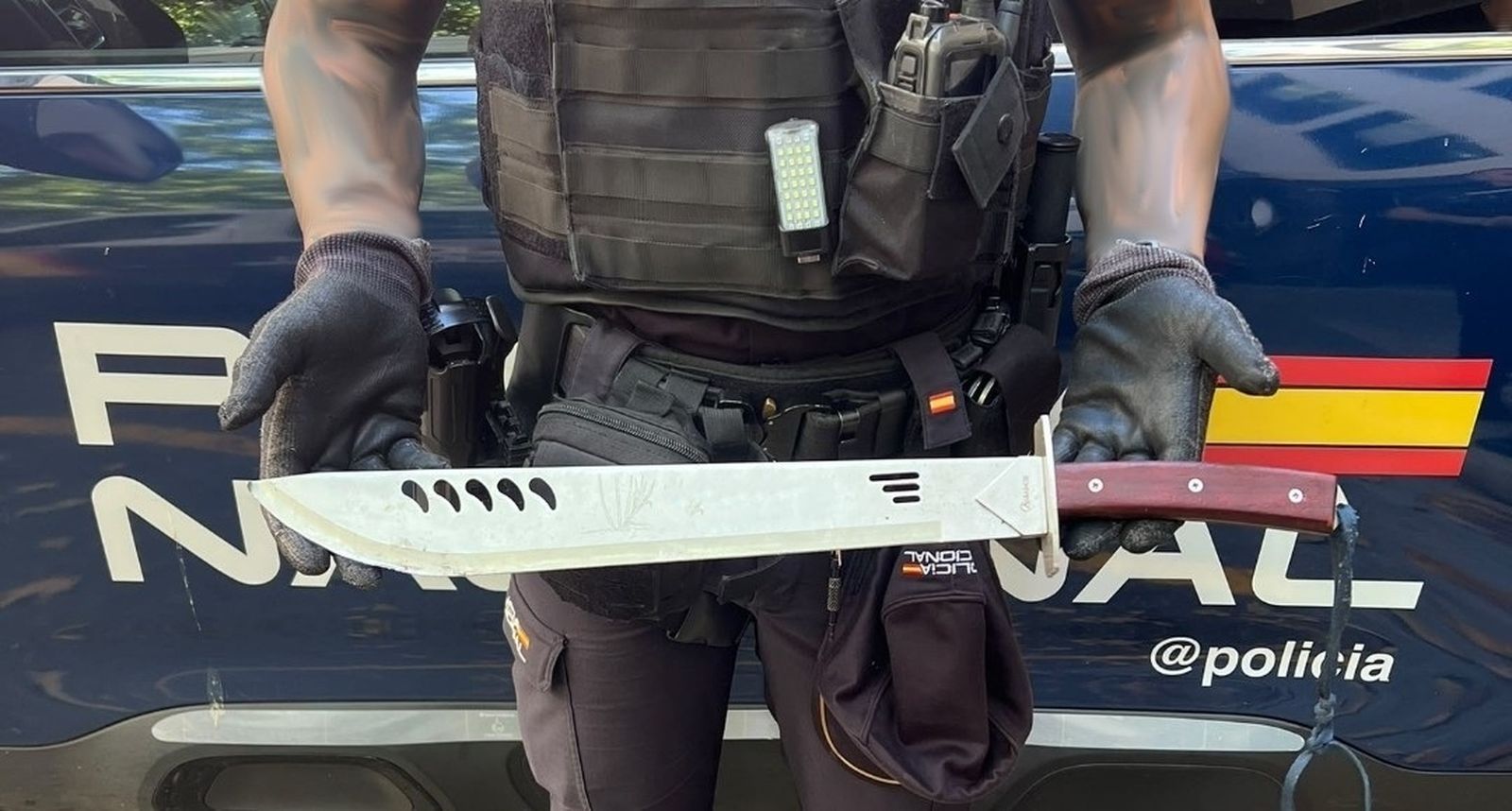 Machete incautado al detenido que persiguió con él a su expareja