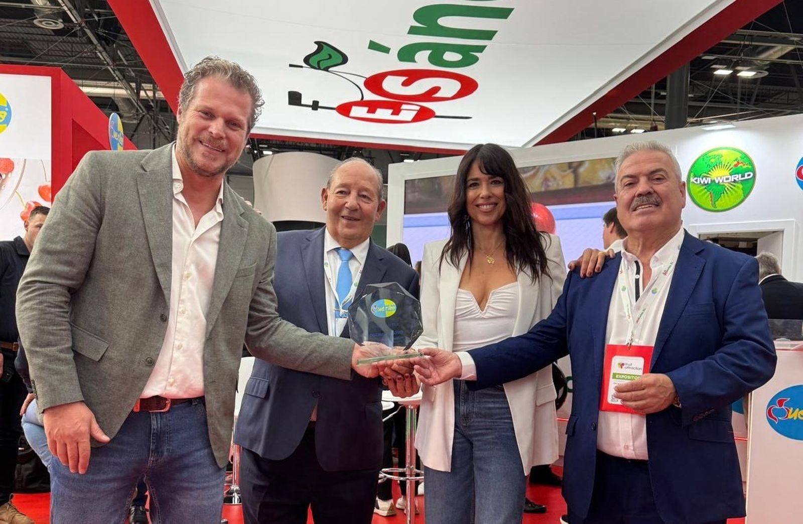 Jota Abril y Minerva Piquero, presentadores de 'Disfruta el otoño'