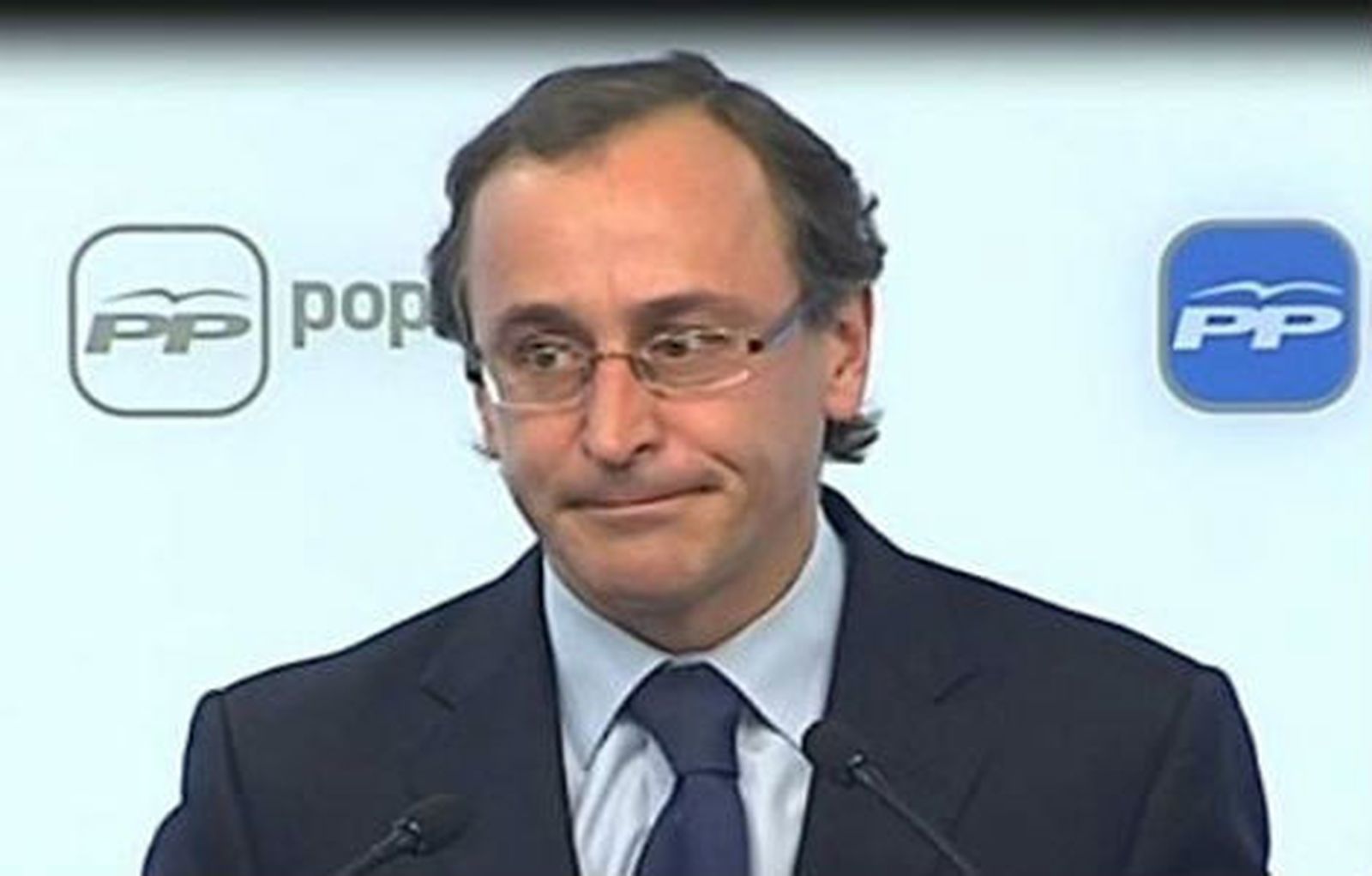 El PP tiende la mano al PSOE y le pide "valentía" para llegar a acuerdos