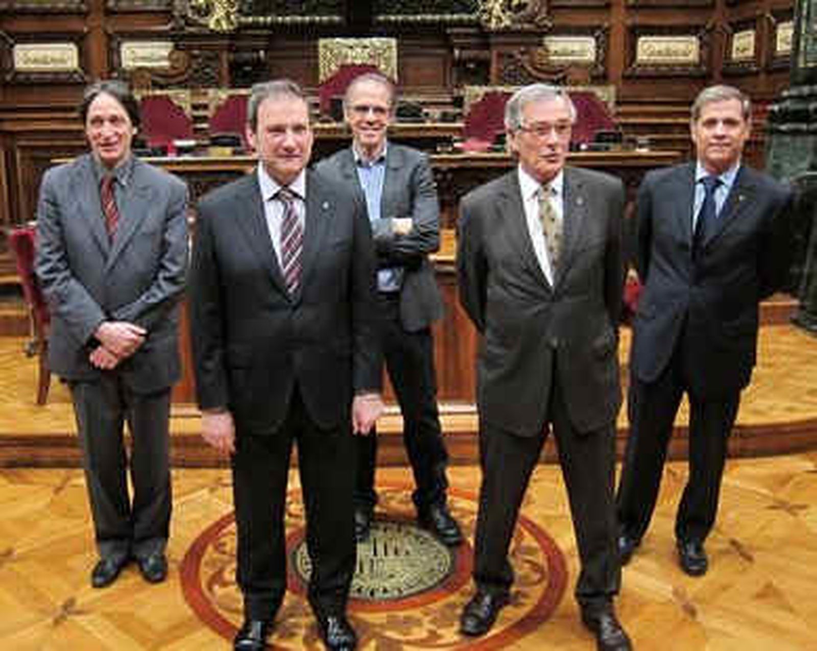 Una treintena de ayuntamientos, a la espera de constituirse en julio
