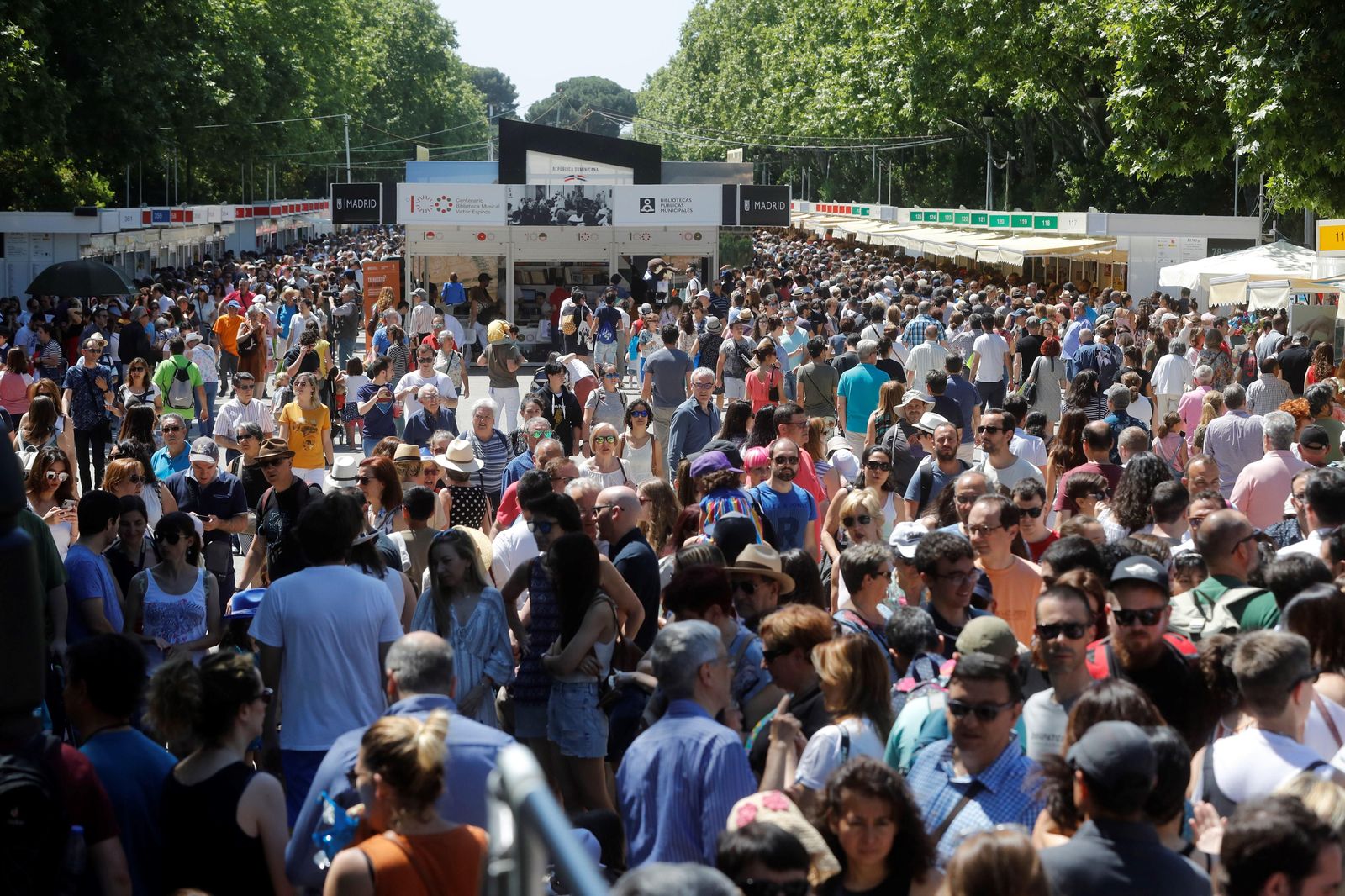 Gran afluencia de visitantes en el primer fin de semana de la Feria del Libro 2019