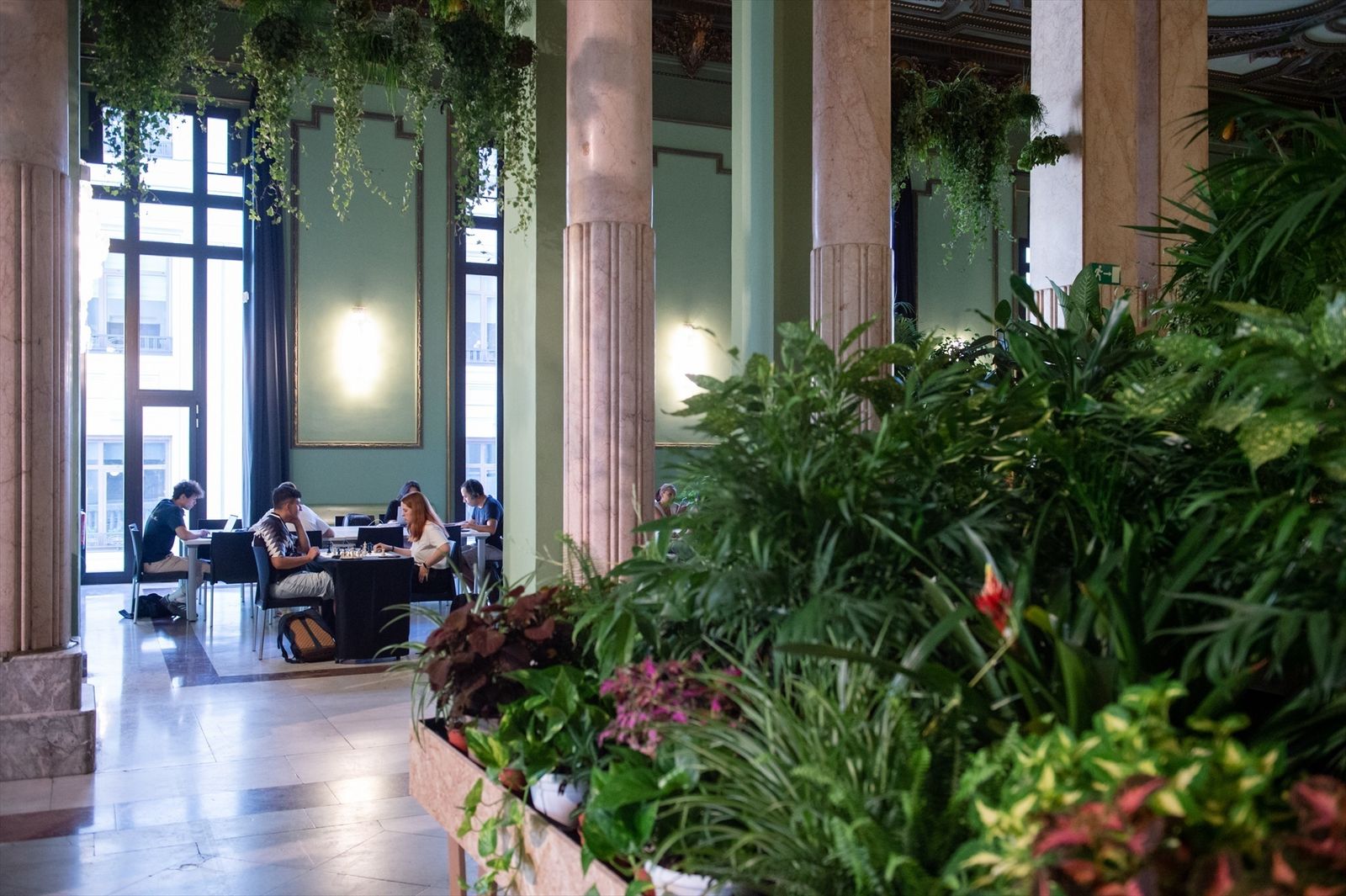 El Círculo de Bellas Artes abre un refugio climático en su salón de baile