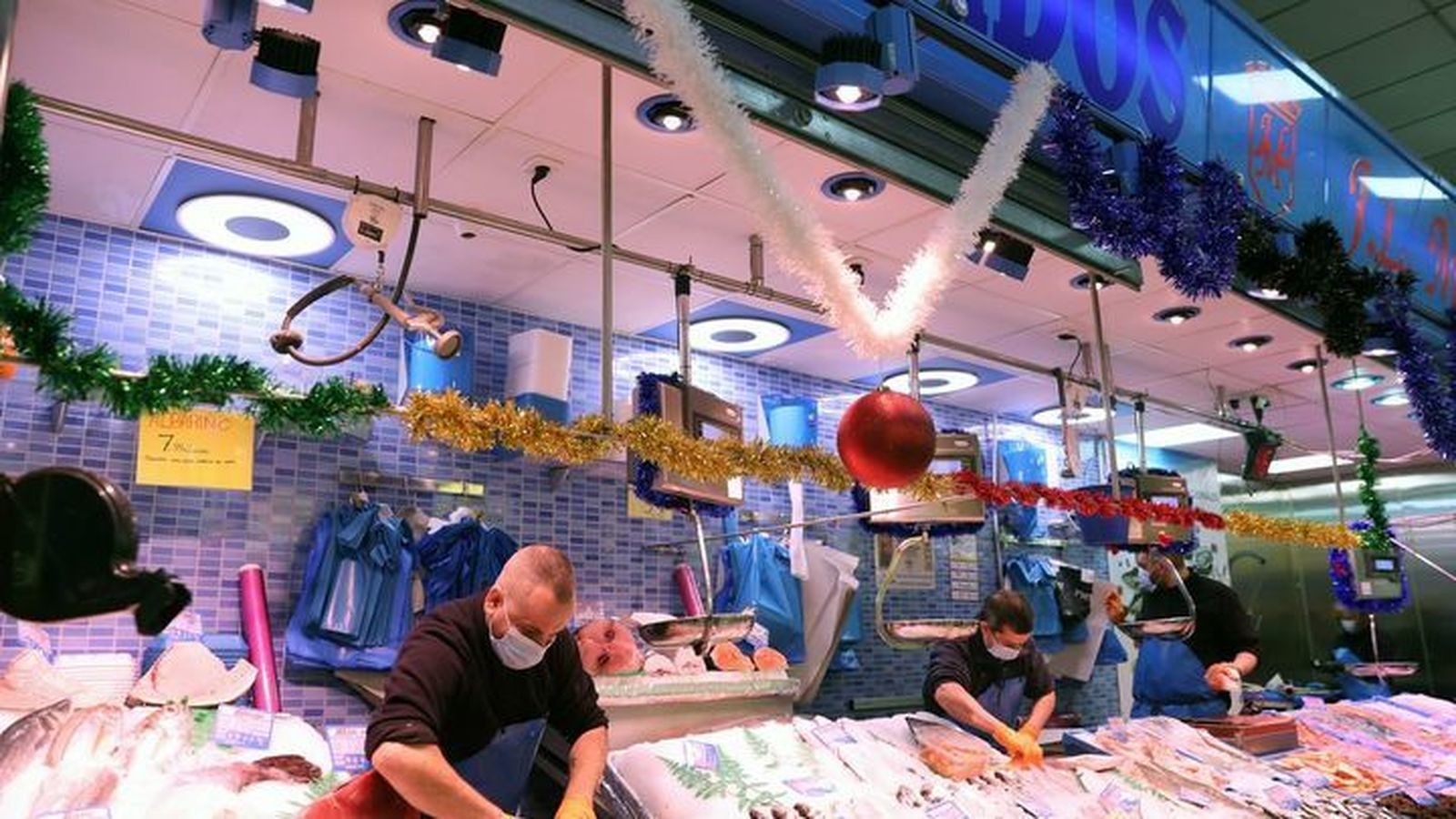 Una pescadería en el mercado de San Isidro en Madrid