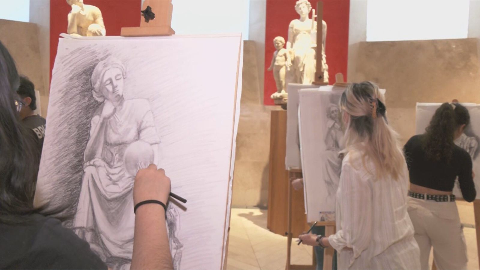 50 alumnos compiten en las V Olimpiadas de Dibujo Artístico en el Museo del Prado