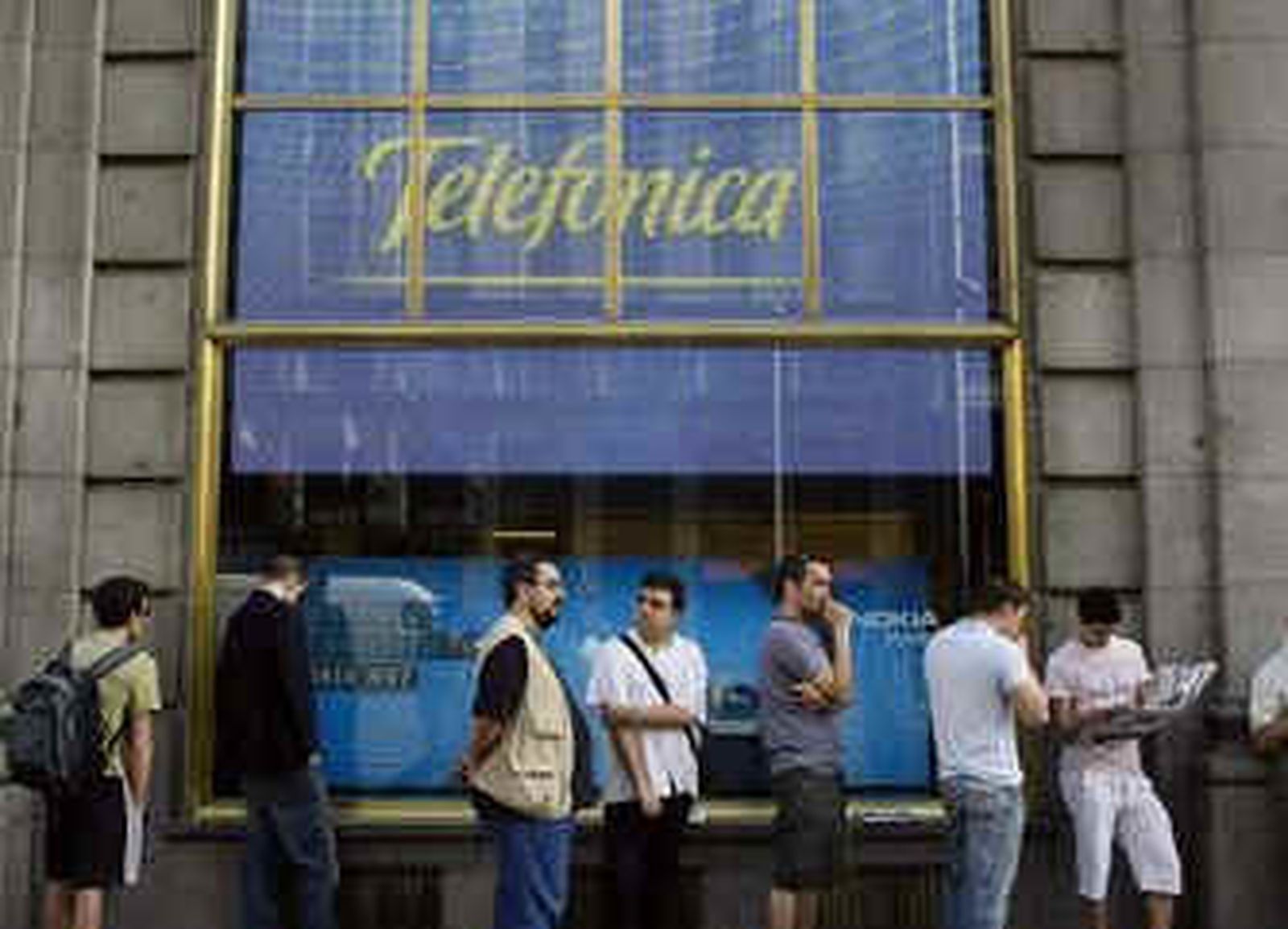 Telefónica contempla recortar su plantilla un 20% en tres años