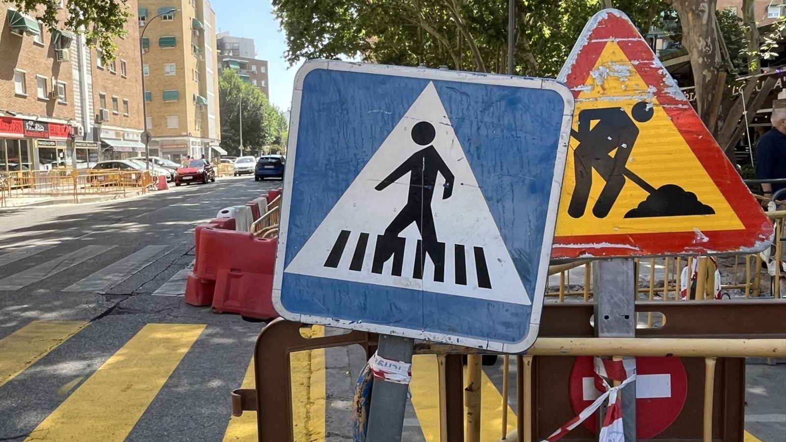 Imagen de archivo de las obras de renovación del pavimento y las aceras en el paseo del Val de Alcalá de Henares
