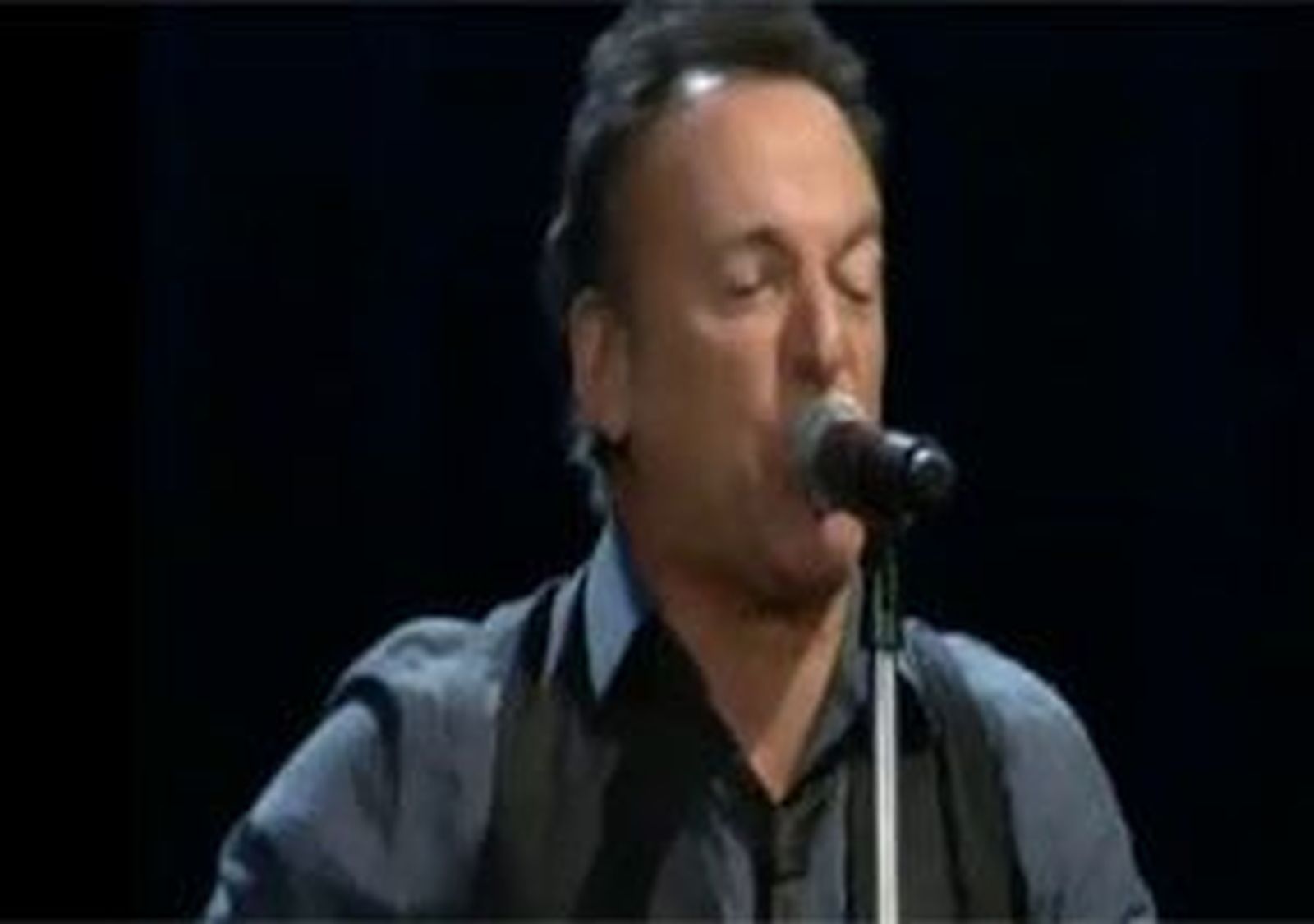 Springsteen llega a Europa en plena forma y hace un guiño a los "indignados"