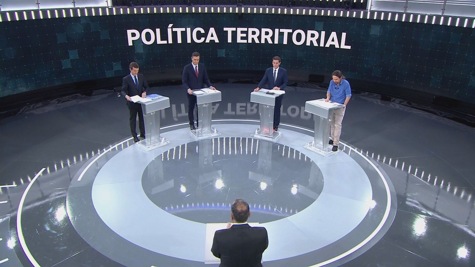 Sánchez dice que Cataluña nunca tendrá la independencia entre reproches de Rivera y Casado